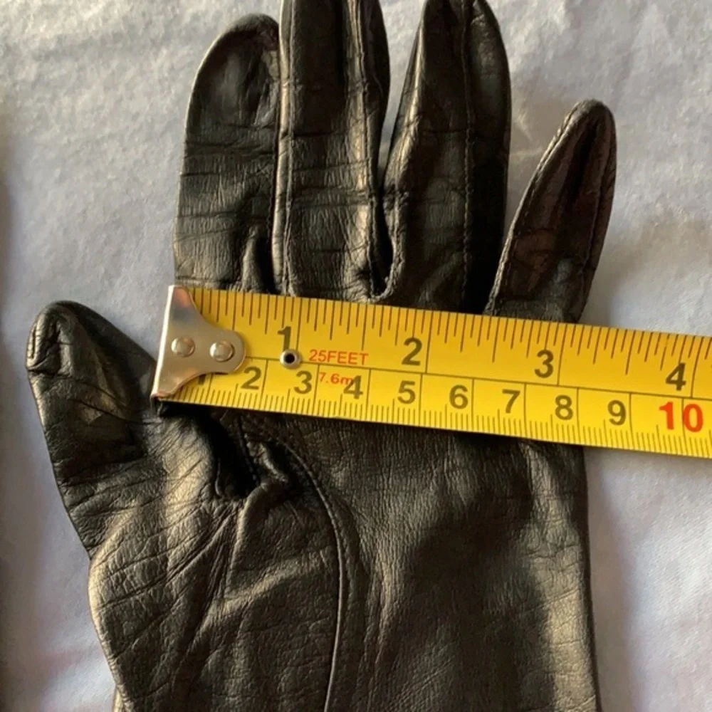 Miss Aris Leather Gloves Pre Owned 7 small